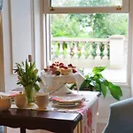 Bedford House & Hall بيت ضيافة بالبريجان