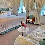 Bedford House & Hall 3*