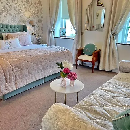 Bedford House & Hall 3*